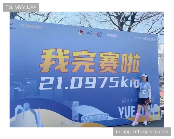 马拉松选手途中停下帮路边小朋友系鞋带，最终仍跑进前三，马拉松 带错路